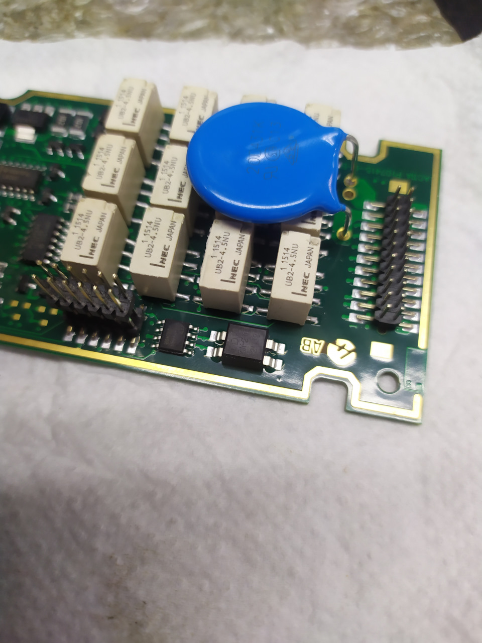 Фото реле NEC и CAN-фильтра TDK-ZJY